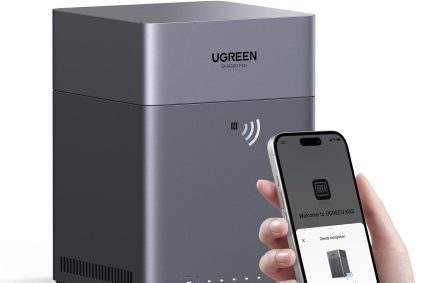 UGREEN NASync DH4300 Plus NAS de Bureau 4 Baies, Port LAN 2,5 GbE, 8 Go RAM, Connexion NFC One-Touch, Album Familial/Bébé AI, Cloud Personnel pour Maison/Bureau (sans Disques)
