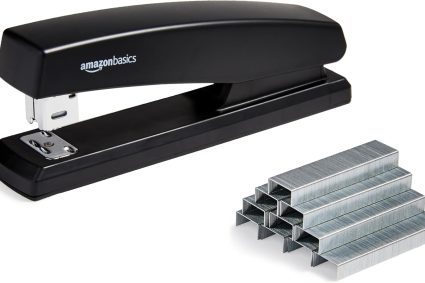 Amazon Basics Agrafeuse Avec 1 000 Agrafes, Capacité de 25 Feuilles, Base Antidérapante en Caoutchouc, Maison, Bureau, Noire
