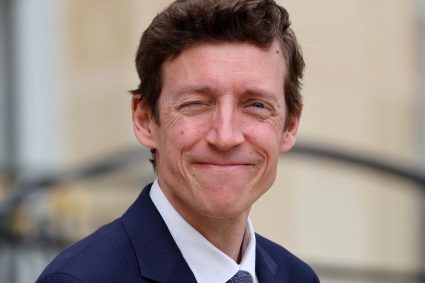 Le ministre de l&rsquo;Éducation nationale séjourne dans un internat à Aire-sur-la-Lys pour évaluer les conditions d&rsquo;accueil.