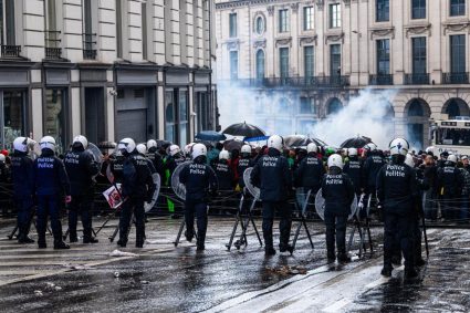 Violences policières : des manifestations exigent des comptes et une réforme urgente des pratiques